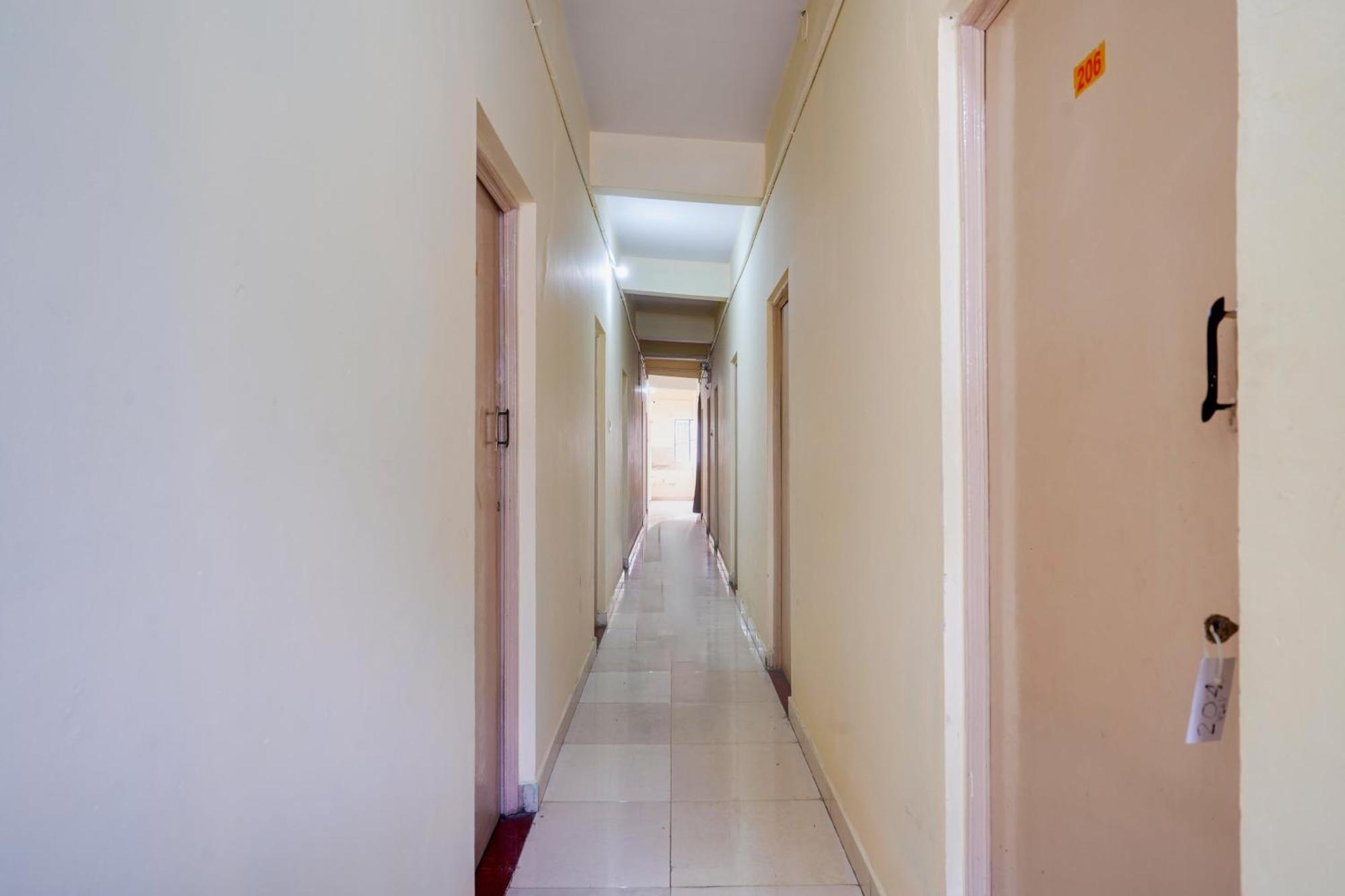Super Townhouse Marathahalli Near Klm Fashion Mall Бангалор Экстерьер фото